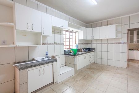 Casa para alugar com 180m², 4 quartos e 2 vagasCozinha