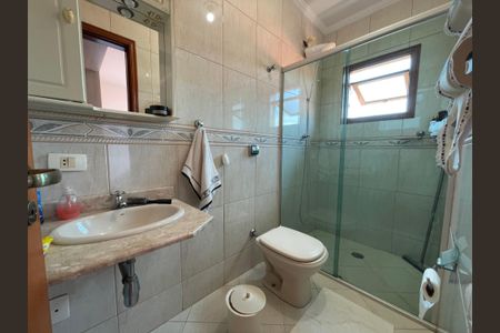 Casa à venda com 235m², 3 quartos e 5 vagas Casa à venda com 235m², 3 quartos e 5 vagasBanheiro da Suíte 2