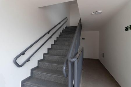 Casa à venda com 41m², 2 quartos e sem vaga Casa à venda com 41m², 2 quartos e sem vagaEscada
