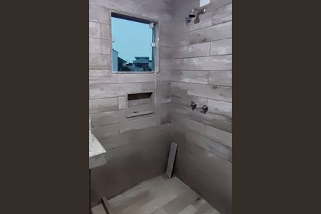 Casa de condomínio à venda com 135m², 3 quartos e 2 vagas Casa de condomínio à venda com 135m², 3 quartos e 2 vagasBanheiro da Suíte