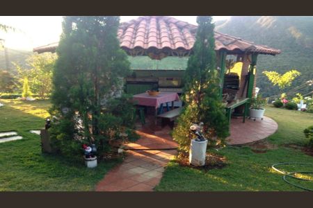 Casa de condomínio à venda com 375m², 4 quartos e 3 vagas