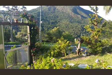 Casa de condomínio à venda com 375m², 4 quartos e 3 vagas