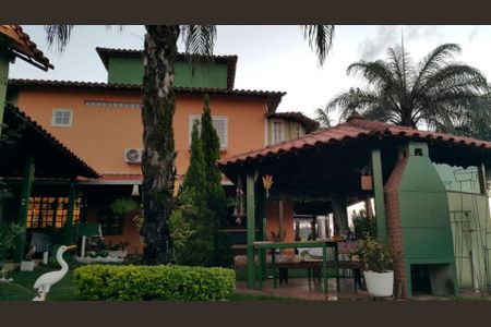 Casa de condomínio à venda com 375m², 4 quartos e 3 vagas