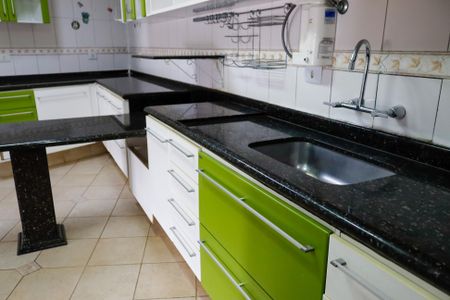 Casa à venda com 213m², 3 quartos e 2 vagas Casa à venda com 213m², 3 quartos e 2 vagasCozinha