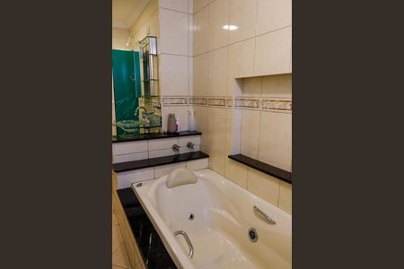 Casa à venda com 213m², 3 quartos e 2 vagas Casa à venda com 213m², 3 quartos e 2 vagasBanheiro da Suíte