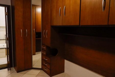 Casa à venda com 213m², 3 quartos e 2 vagas Casa à venda com 213m², 3 quartos e 2 vagasSuíte