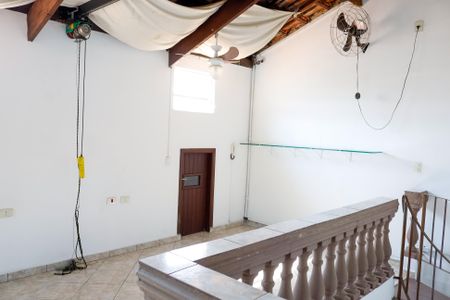 Casa à venda com 213m², 3 quartos e 2 vagas Casa à venda com 213m², 3 quartos e 2 vagasSacada