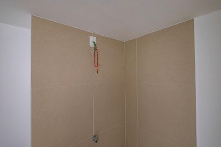 Banheiro de kitnet/studio para alugar com 1 quarto, 28m² em Pinheiros, São Paulo