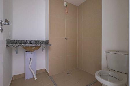 Banheiro de kitnet/studio para alugar com 1 quarto, 28m² em Pinheiros, São Paulo