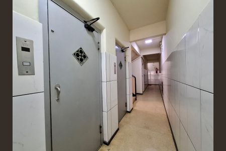 Apartamento à venda com 28m², 1 quarto e sem vaga Apartamento à venda com 28m², 1 quarto e sem vagaCorredor do prédio
