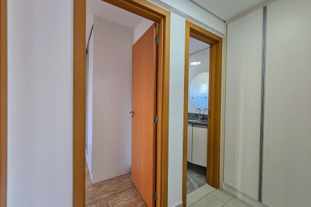 Corredor de apartamento para alugar com 2 quartos, 60m² em Indaiá, Belo Horizonte