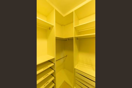 Apartamento à venda com 107m², 3 quartos e 2 vagas Apartamento à venda com 107m², 3 quartos e 2 vagasCloset da suíte