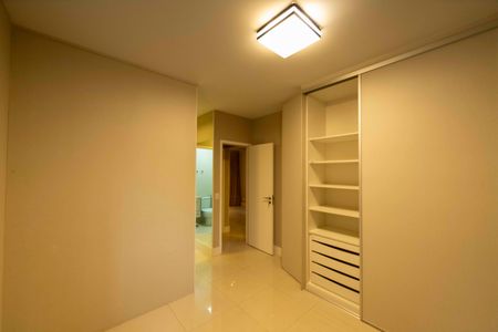 Apartamento à venda com 107m², 3 quartos e 2 vagas Apartamento à venda com 107m², 3 quartos e 2 vagasSuíte