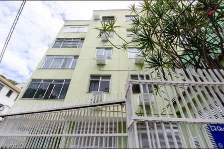 Apartamento à venda com 100m², 3 quartos e 1 vaga Apartamento à venda com 100m², 3 quartos e 1 vagaFachada