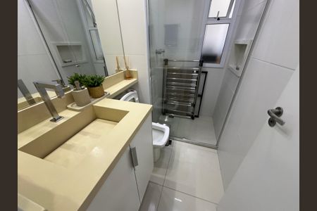 Apartamento à venda com 71m², 3 quartos e 1 vaga Apartamento à venda com 71m², 3 quartos e 1 vagaBanheiro
