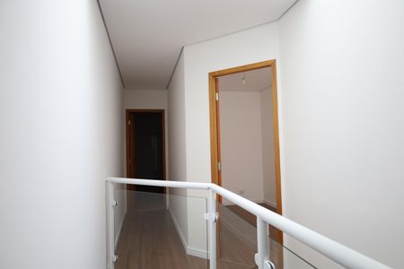 Escada de casa para alugar com 3 quartos, 115m² em Jardim Nosso Lar, São Paulo