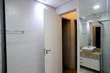 Apartamento à venda com 75m², 2 quartos e 1 vaga Apartamento à venda com 75m², 2 quartos e 1 vagaBanheiro Social