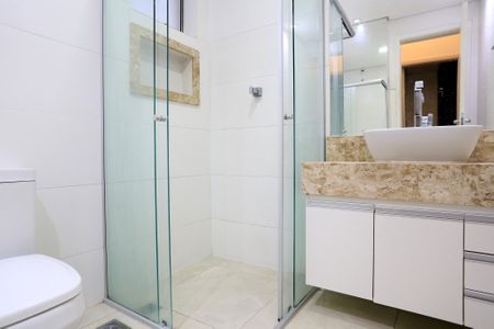 Apartamento à venda com 75m², 2 quartos e 1 vaga Apartamento à venda com 75m², 2 quartos e 1 vagaBanheiro Social