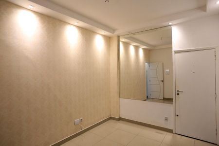 Apartamento à venda com 75m², 2 quartos e 1 vaga Apartamento à venda com 75m², 2 quartos e 1 vagaSala