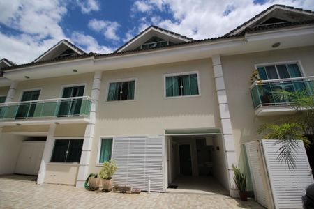 Casa de condomínio à venda com 122m², 3 quartos e 1 vagaFachada