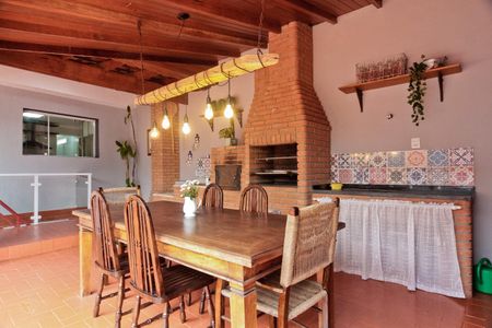 Casa à venda com 390m², 5 quartos e 3 vagas Casa à venda com 390m², 5 quartos e 3 vagasEspaço Gourmet