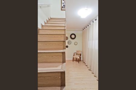 Casa à venda com 390m², 5 quartos e 3 vagas Casa à venda com 390m², 5 quartos e 3 vagasCorredor