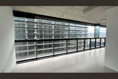 Apartamento para alugar com 82m², 2 quartos e 1 vaga Apartamento para alugar com 82m², 2 quartos e 1 vagaVaranda