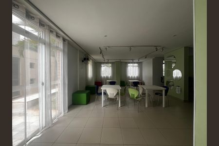 Apartamento à venda com 118m², 4 quartos e 2 vagas Apartamento à venda com 118m², 4 quartos e 2 vagasÁrea comum - Salão de festas Teen