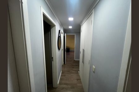 Apartamento à venda com 118m², 4 quartos e 2 vagas Apartamento à venda com 118m², 4 quartos e 2 vagasCorredor
