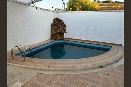 Casa de condomínio à venda com 200m², 3 quartos e 2 vagas Casa de condomínio à venda com 200m², 3 quartos e 2 vagasPiscina