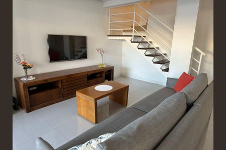 Casa de condomínio à venda com 200m², 3 quartos e 2 vagasSala