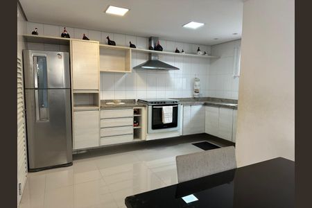 Casa de condomínio à venda com 200m², 3 quartos e 2 vagas Casa de condomínio à venda com 200m², 3 quartos e 2 vagasCozinha