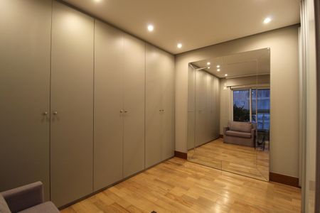 Suíte 1 de apartamento para alugar com 2 quartos, 134m² em Vila Nova Conceição, São Paulo