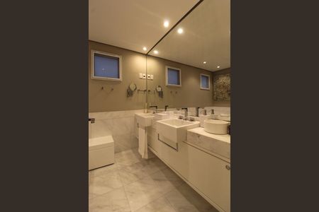 Apartamento para alugar com 134m², 2 quartos e 2 vagasBanheiro da Suíte 2