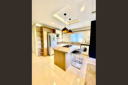 Cozinha de apartamento para alugar com 2 quartos, 60m² em Campeche Central, Florianópolis