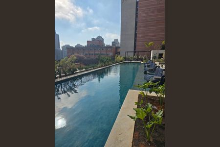 Apartamento à venda com 32m², 1 quarto e sem vaga Apartamento à venda com 32m², 1 quarto e sem vagaÁrea comum - Piscina