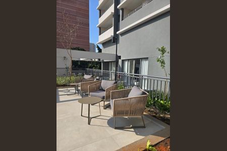 Apartamento à venda com 32m², 1 quarto e sem vaga Apartamento à venda com 32m², 1 quarto e sem vagaÁrea comum - Piscina