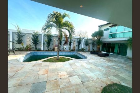 Casa para alugar com 1600m², 5 quartos e 7 vagas Casa para alugar com 1600m², 5 quartos e 7 vagasÁrea comum - Piscina