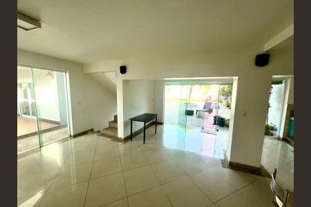 Casa para alugar com 1600m², 5 quartos e 7 vagas Casa para alugar com 1600m², 5 quartos e 7 vagasÁrea Gourmet