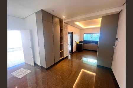 Casa para alugar com 1600m², 5 quartos e 7 vagas Casa para alugar com 1600m², 5 quartos e 7 vagasCozinha 1