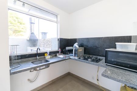 Cozinha de casa de condomínio para alugar com 2 quartos, 50m² em Vila Nova, Porto Alegre