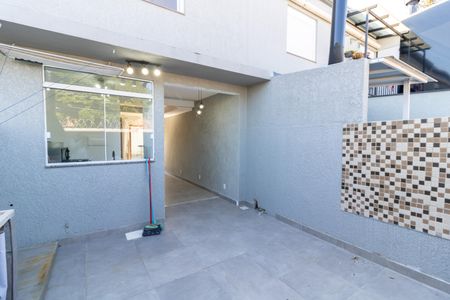 Casa de condomínio à venda com 50m², 2 quartos e 1 vaga Casa de condomínio à venda com 50m², 2 quartos e 1 vagaQuintal