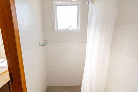 Casa de condomínio à venda com 50m², 2 quartos e 1 vaga Casa de condomínio à venda com 50m², 2 quartos e 1 vagaBanheiro da Suíte 2