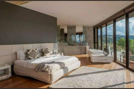 Casa à venda com 4 quartos, 850m² em Vila Castelo, Nova Lima