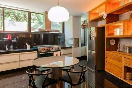 Casa à venda com 4 quartos, 850m² em Vila Castelo, Nova Lima