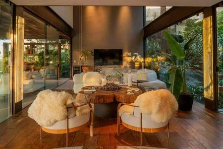 Casa à venda com 4 quartos, 850m² em Vila Castelo, Nova Lima