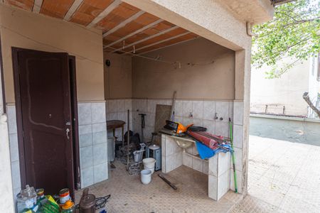 Casa à venda com 300m², 6 quartos e 1 vagaÁrea de Serviço Externa