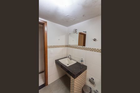 Casa à venda com 300m², 6 quartos e 1 vagaBanheiro Social da Casa de Fundos