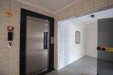 Apartamento à venda com 57m², 2 quartos e sem vaga Apartamento à venda com 57m², 2 quartos e sem vagaElevador