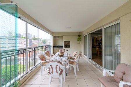 Apartamento à venda com 147m², 3 quartos e 2 vagas Apartamento à venda com 147m², 3 quartos e 2 vagasVaranda